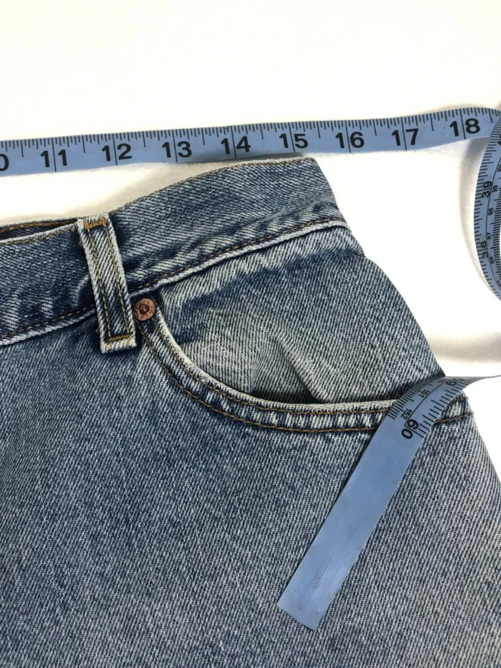 Vintage Levi's 550 Women's Denim Distressed Shorts Heavily Frayed Hem Size 14
